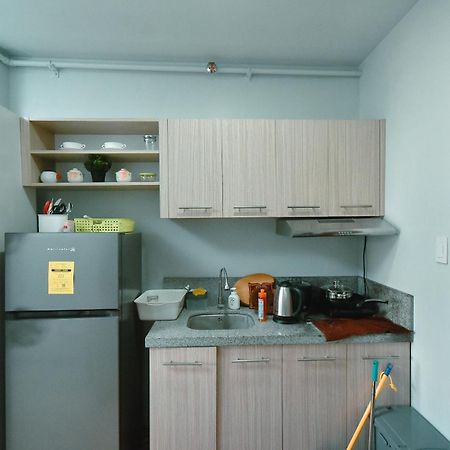 Cozy Unit With Free Pool, Netflix & Wifi In Alabang Crq3 Aparthotel Muntinlupa City Exteriör bild